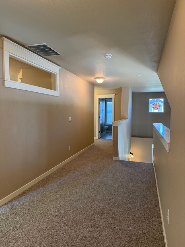 Building Photo - 61112 Snowbrush Dr