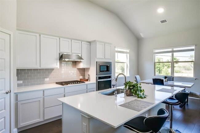 Building Photo - 16701 Casa Anna Dr.