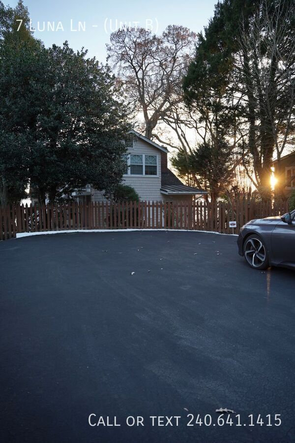 Building Photo - 7 Luna Ln