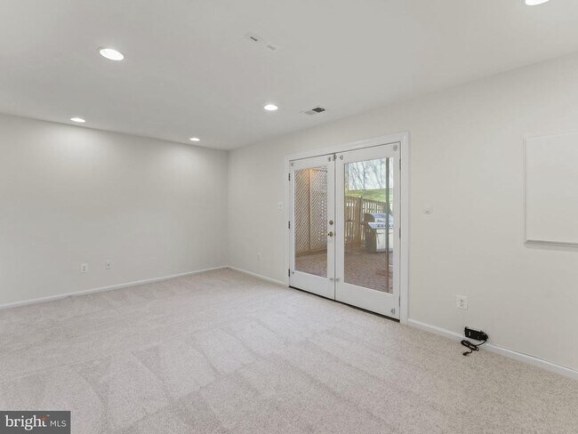 Building Photo - 8638 Dellway Ln
