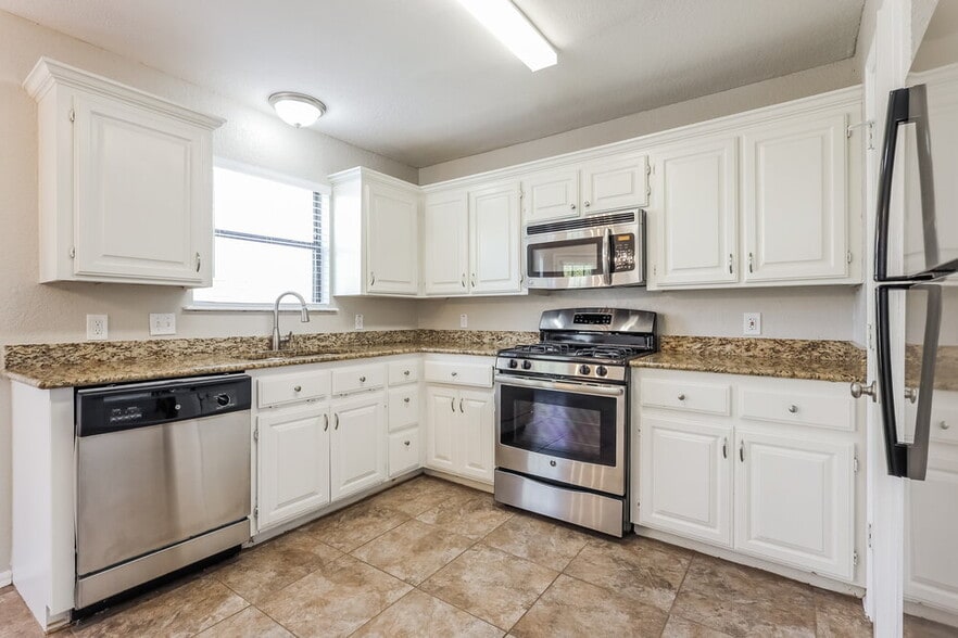 Building Photo - 2209 SW 135th Pl