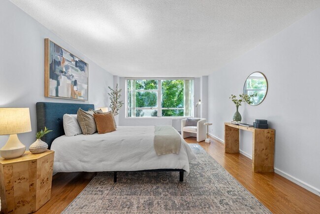 Building Photo - 80 Park St