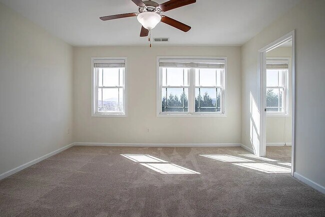 Building Photo - 361 Windsor Dr