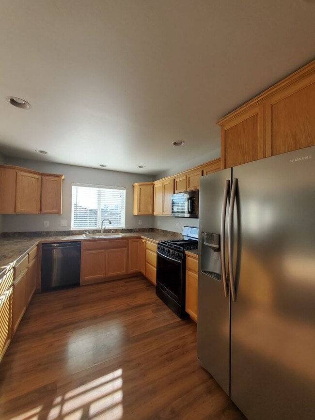 Building Photo - 3 Bedroom 2 Bath Single Family Home