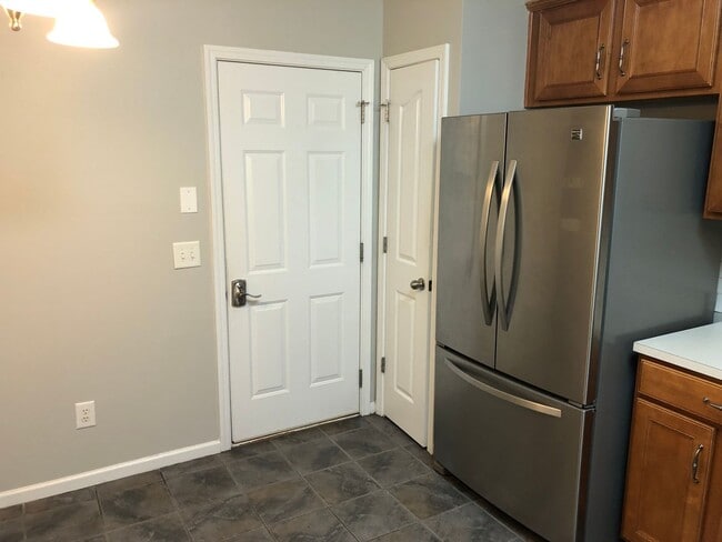 Building Photo - This lovely townhome is located in the highly desirable community of Blakeney Preserve just off R...