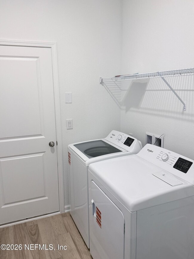 Building Photo - 523 Farmfield Dr