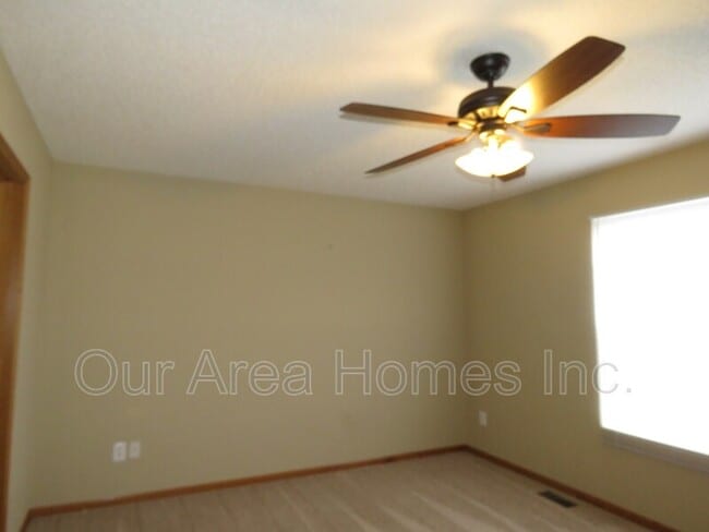 Building Photo - 2880 Clover Ridge Dr