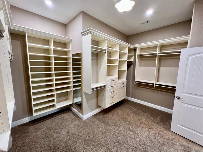 Building Photo - 8712 Vantage Point Dr