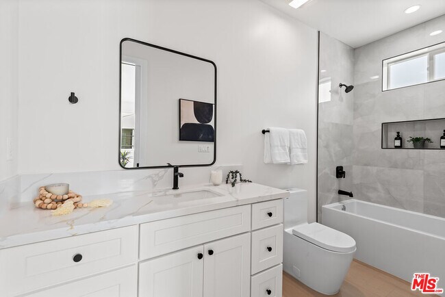 Building Photo - 3626 E 1st St