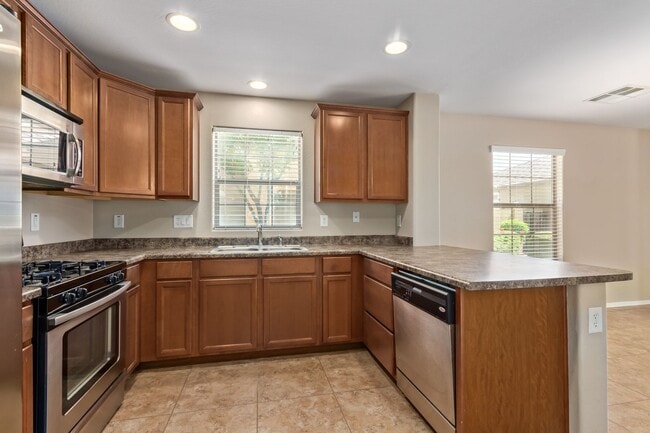 Building Photo - Welcome Home 3B/2BA in Lyons Gate!