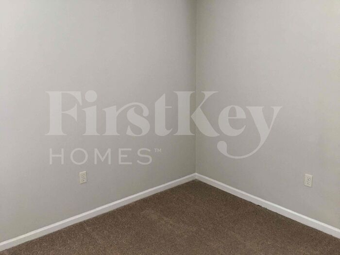 Building Photo - 4884 Walden Glen St