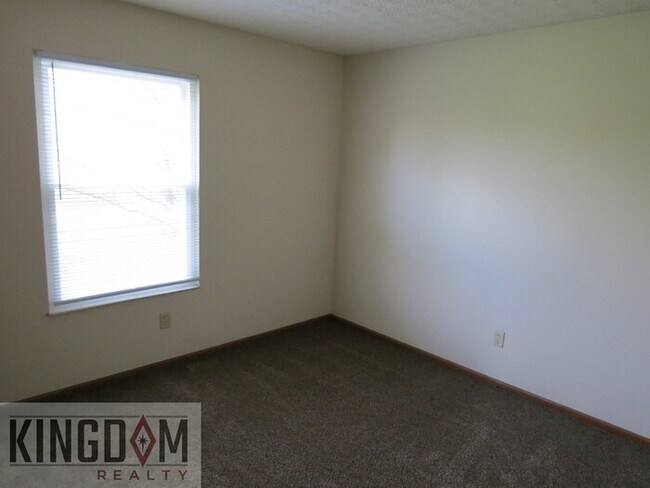 Building Photo - 7070 Tomahawk Trl Renoldsburg, OH 43068