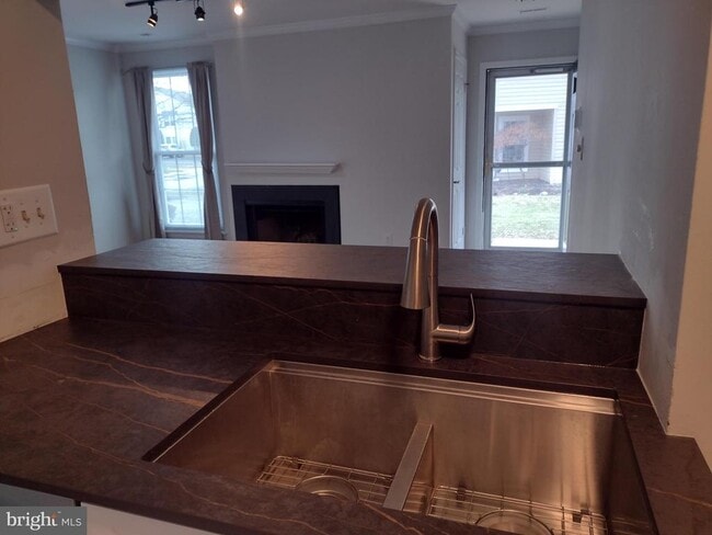 Building Photo - 83 Avon Ln