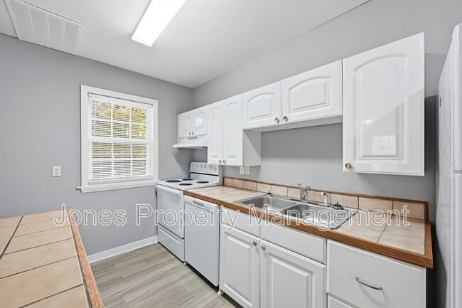 Building Photo - 320 N Key St