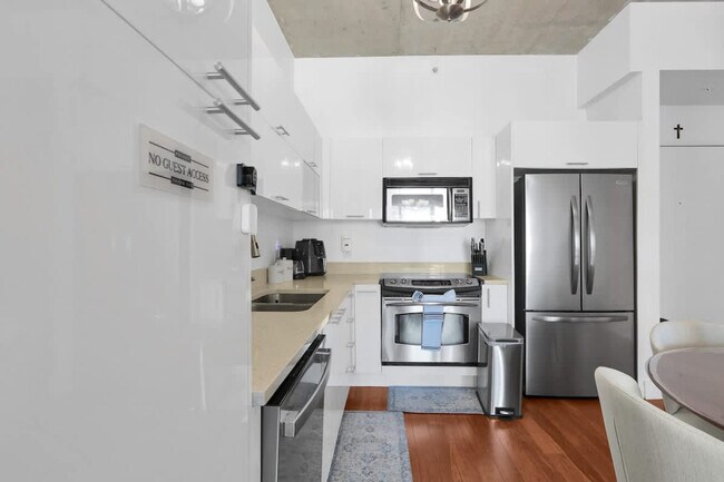 Building Photo - 137 NE 2nd Ave