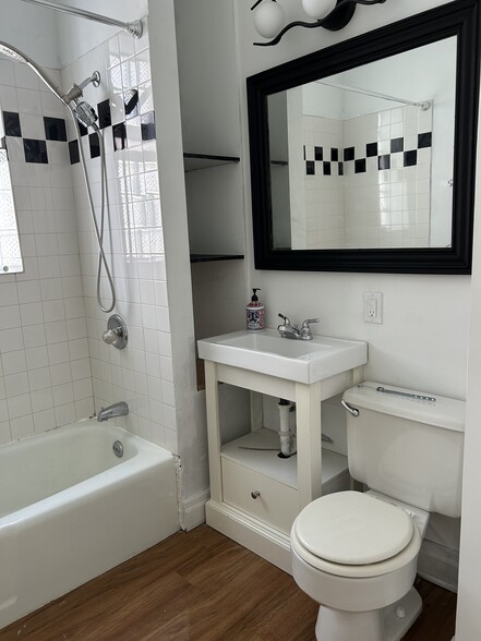 Building Photo - 2749 N Ashland Ave