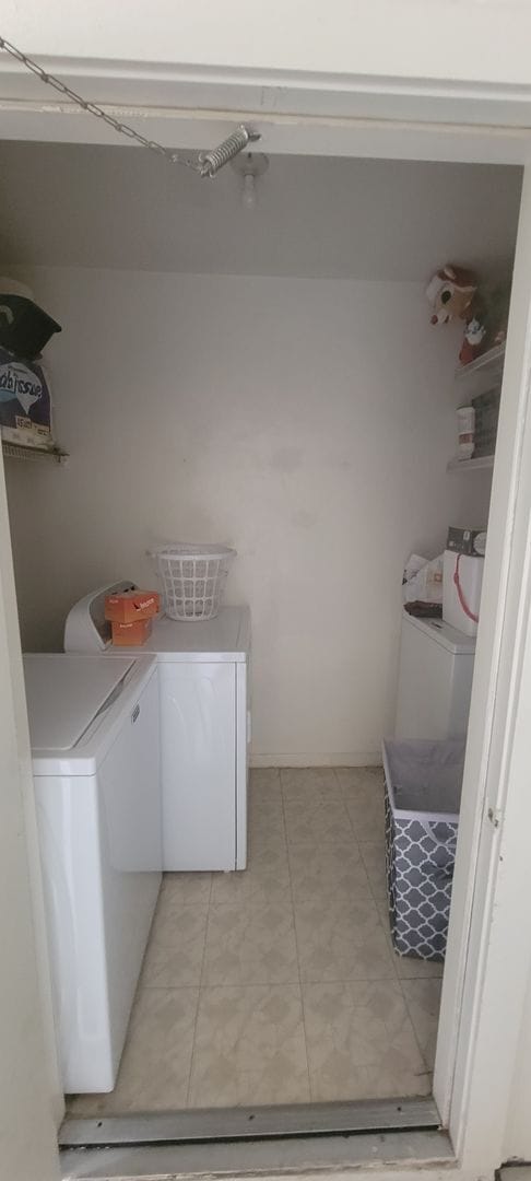 Building Photo - 2/2 Condo in the quiet community of Mile Run