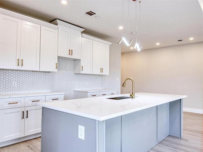 Building Photo - 6581 Rd 5503