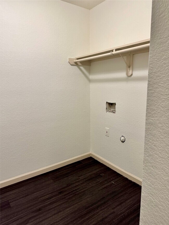 Building Photo - 624 Luke St