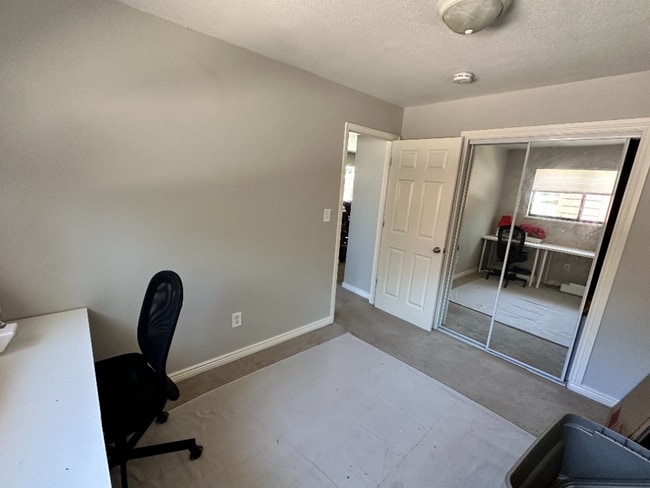 Building Photo - Available December! Cosy duplex in Potter Highlands!