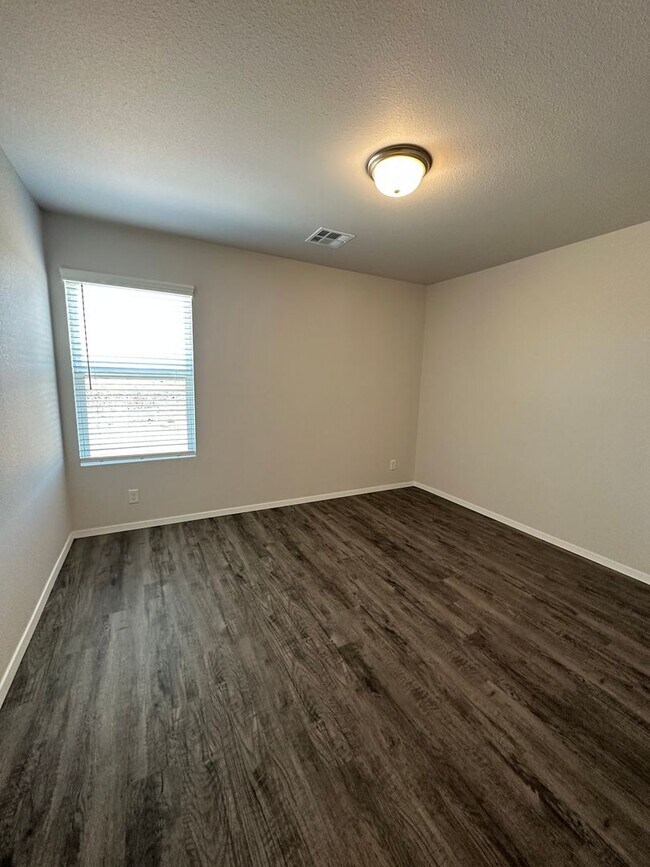 Building Photo - *Pre-leasing* Four Bedroom | Two Bath Home...
