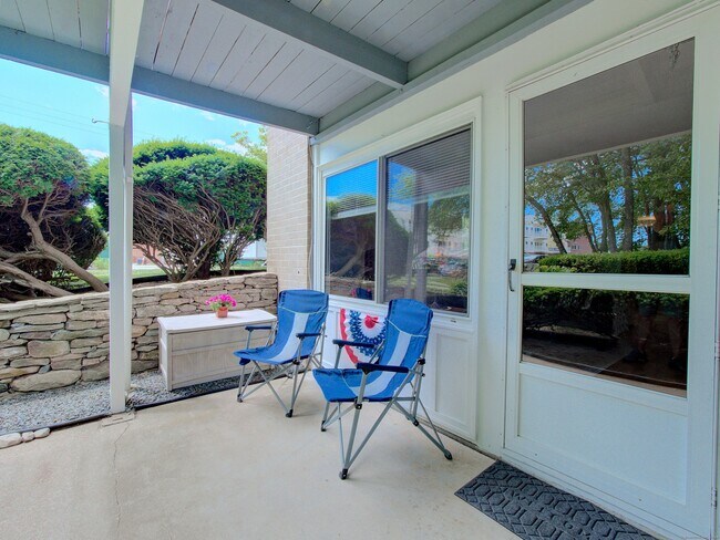 Building Photo - 281 Gardner Ave