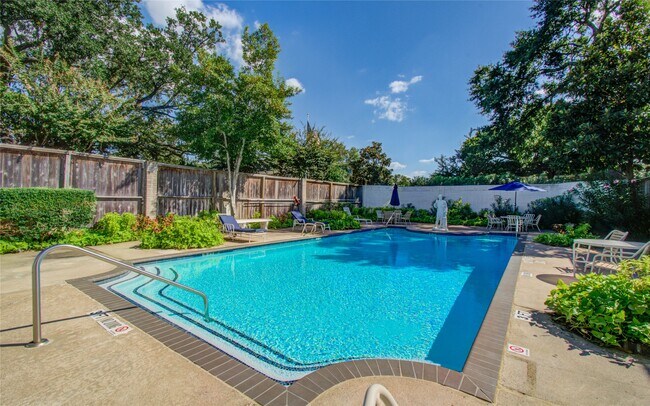 Building Photo - 2700 Bellefontaine St