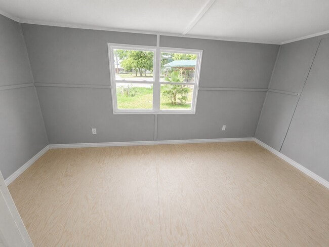 Building Photo - 227 Live Oak Ln