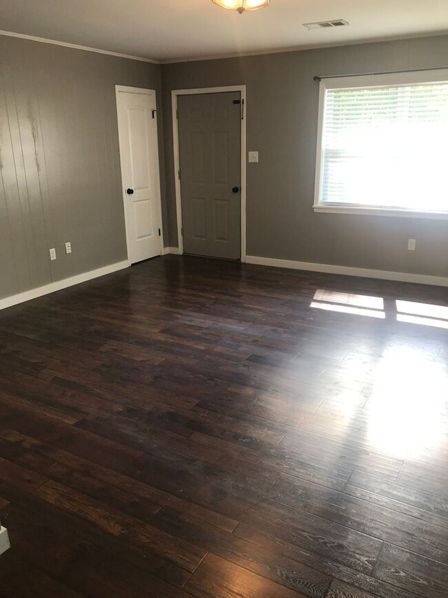 Building Photo - Completely Remodeled Home on a Dead End Road