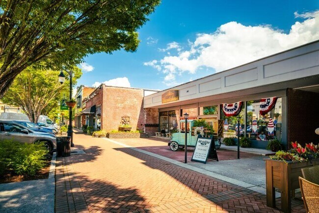 Building Photo - 1114 Winding Br Dr