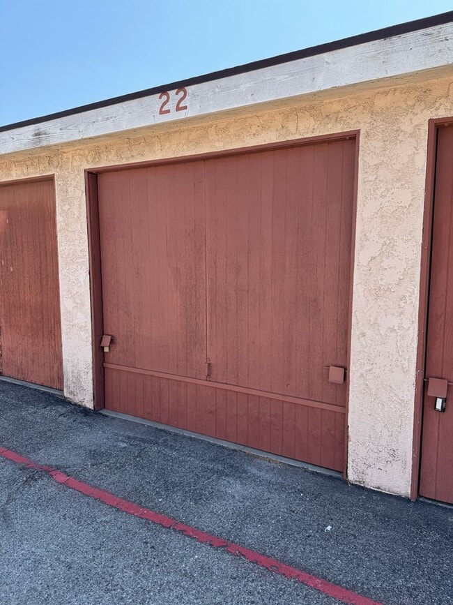 Building Photo - Spacious and Light 2 bedroom in Avalon Gre...
