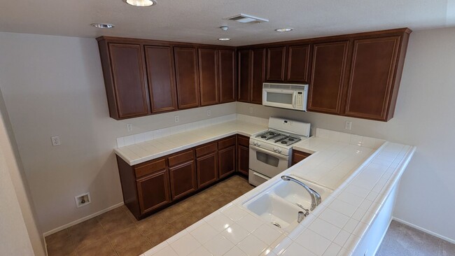 Building Photo - Large condo available for rent