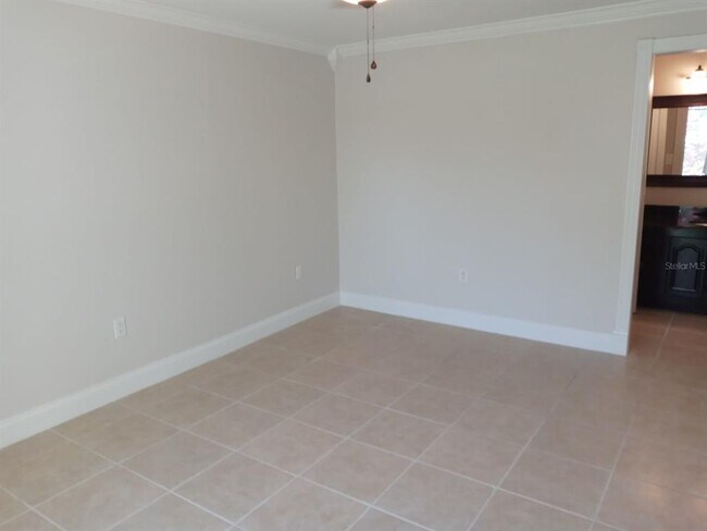 Building Photo - 536 Orange Dr