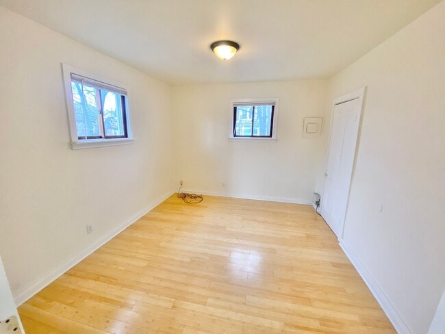 Building Photo - 81-83 Monroe Street