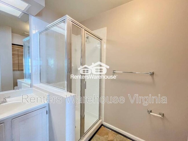 Building Photo - 947 Shoal Creek Trail