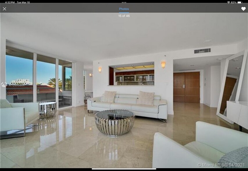 Building Photo - 400 S Pointe Dr