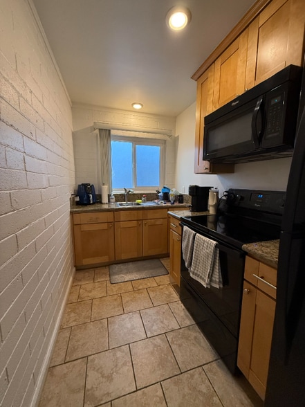 Building Photo - 931 Grand Ave