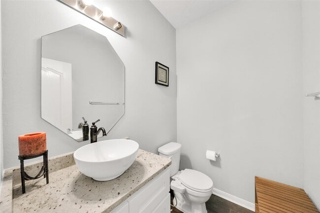 Building Photo - 5522 Brookhollow Oaks Trail