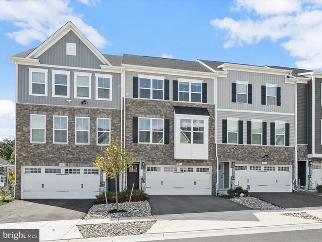 Building Photo - 7840 Blackbriar Wy