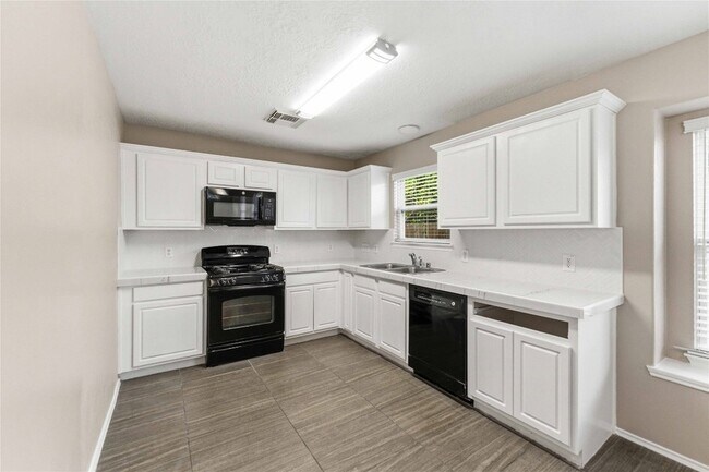 Building Photo - 11015 Shumard Oak Ct