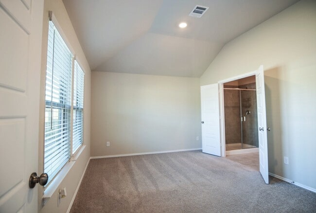 Building Photo - 21434 Holly Heights Rd