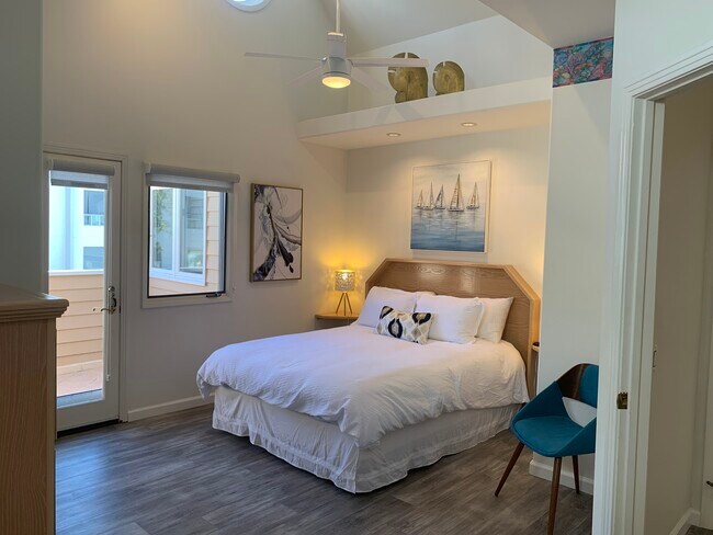 Guests Bedroom - 7635 Draper Ave