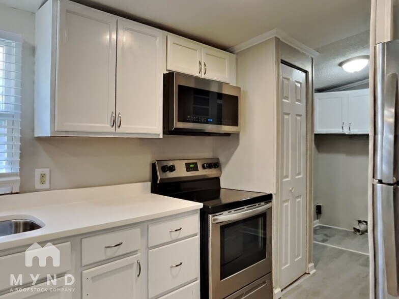 Building Photo - 3904 Ireland Dr