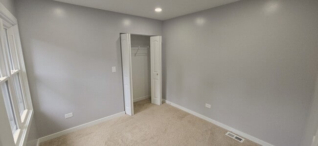 Building Photo - 15407 Kenton Ave
