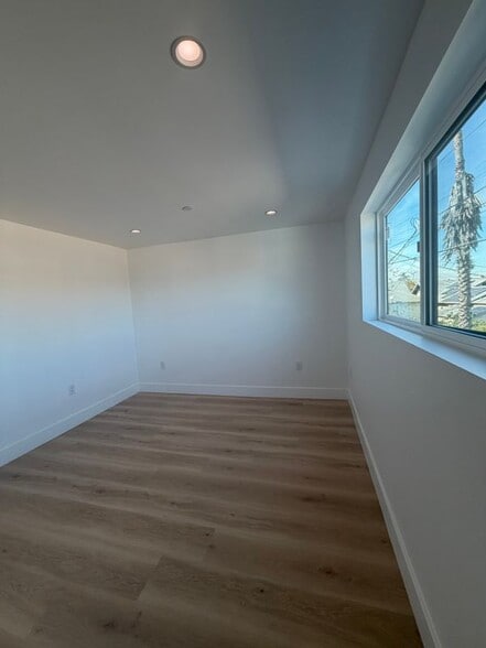 Building Photo - 3209 W 18th St