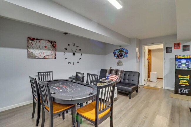 Building Photo - 1530 Wooded Acres Dr