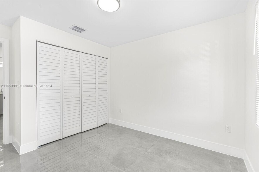 Building Photo - 933 NW 50th St