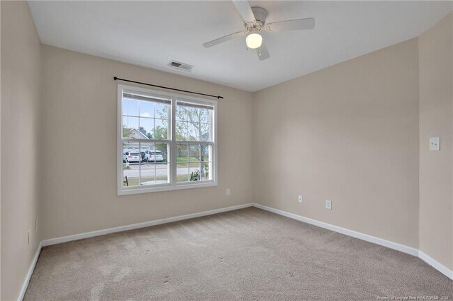 Building Photo - 672 Hogart St