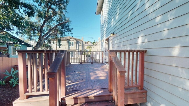 Building Photo - 2025 Cypress Ave.