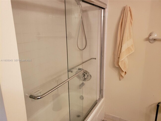 Building Photo - 100 Golden Isles Dr